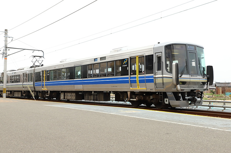 「Aシート」仕様に改装された223系電車（クハ222-1008）