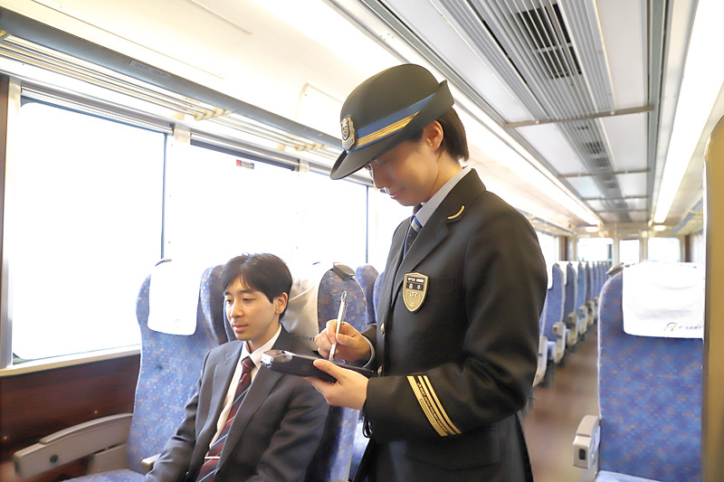 精算は現金または交通系ICカードが利用できる。SuicaなどもOK