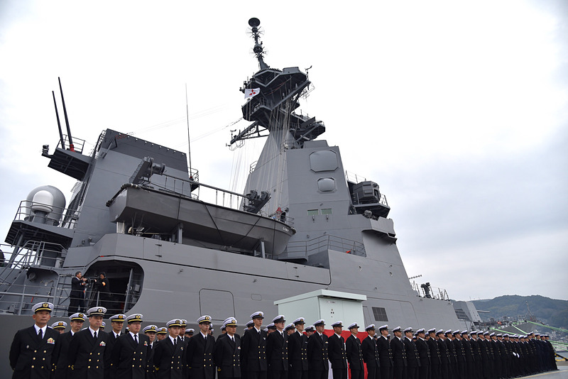 整列した乗組員たち