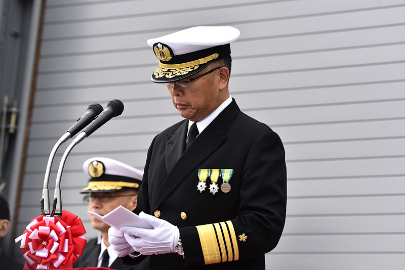 海上幕僚長 海将 村川豊氏が乗組員に向け訓示を行なった