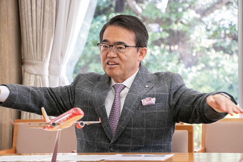 大村秀章知事は、数年前にセントレア発着の初日の出フライトに搭乗した経験があることに触れ、飛行機の窓から広がる景色に感動した思い出などを語り合った