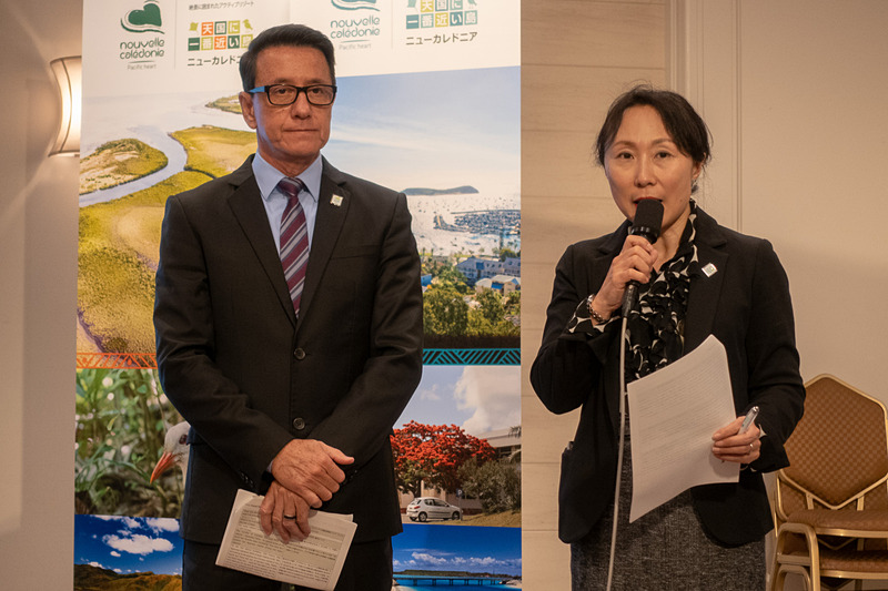 ニューカレドニア観光局 日本支局長 小早川薫氏（右）と本国局長 ジャン＝マーク・モスラン氏（左）