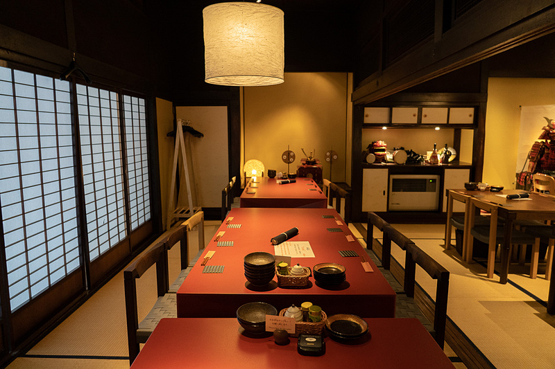 庄屋丸八の内部。夜はここが外国人でいっぱいに