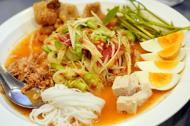 食い倒れツアー、まずは1軒目