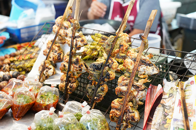 カエルの串焼き。美味しそうだった
