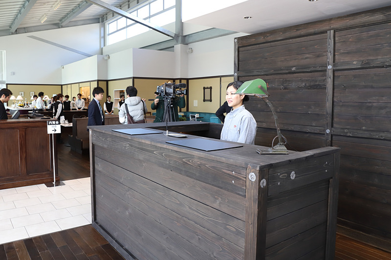 ローカル駅のイメージでまとめ上げられたシンプルなフロント