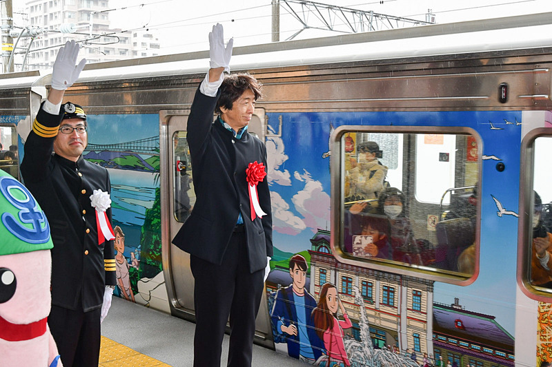 北九州市小倉北区のわたせせいぞう氏のイラストがラッピングされた車両が運行開始
