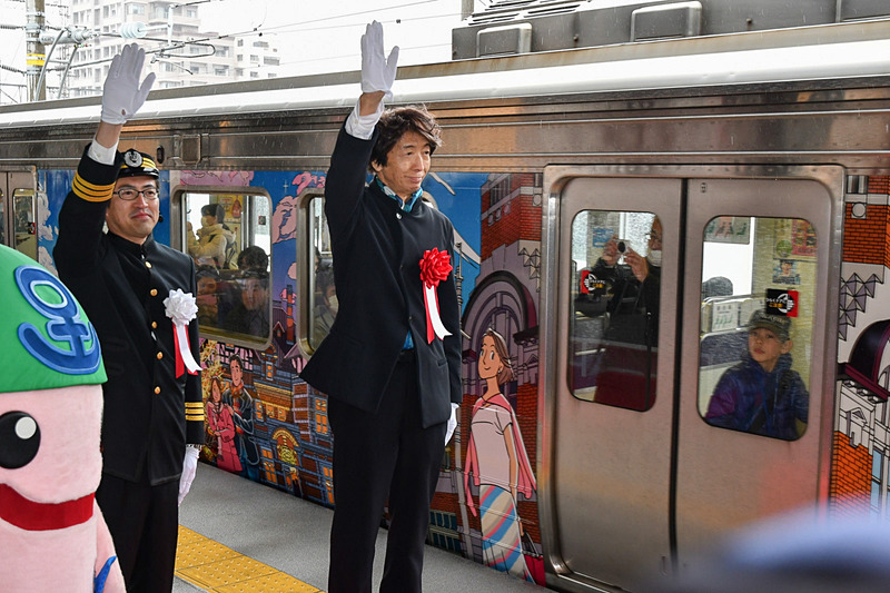 12時22分、「出発！」の合図でラッピングトレインが小倉に向かって出発