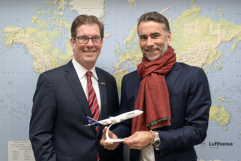 ルフトハンザ ドイツ航空 日本・韓国支社長 ドナルド・ブンケンブルク氏（左）、副社長 マーケティング部門担当 アレクサンダー・シュラウビッツ氏（右）