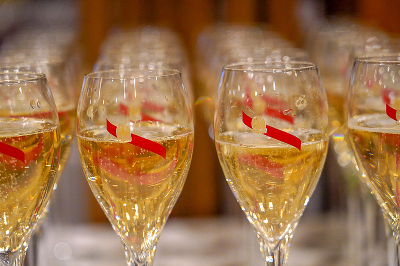 アルベール2世大公の誕生日を祝うシャンパン