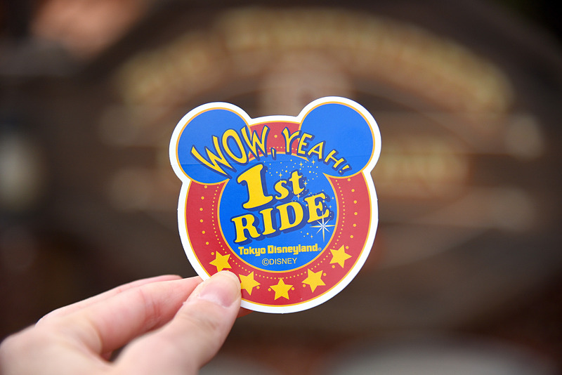 制限のあるアトラクションの初利用時に「WOW, YEAH! 1st RIDE」のステッカーが手に入る!?