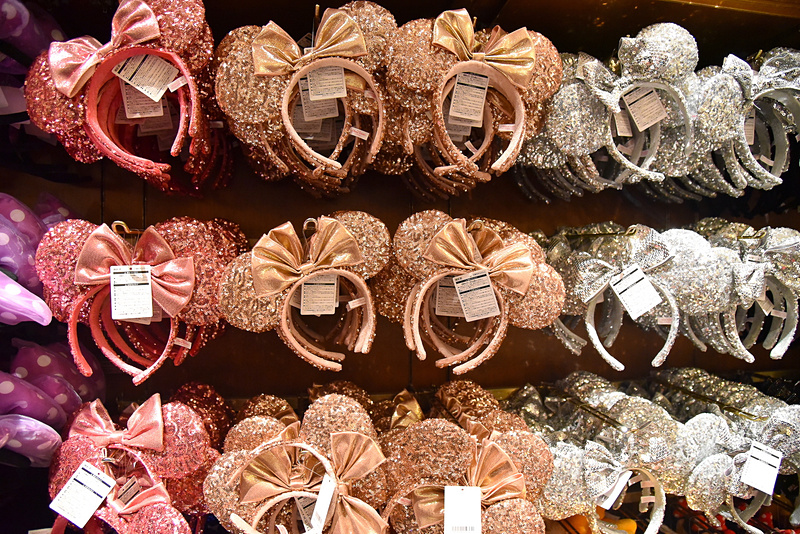 キラキラと写真に映える「カチューシャ」。種類によっては子供向けの小さめサイズも
