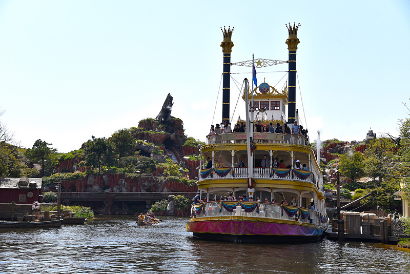 アメリカ河を心地よい風を感じながら蒸気船で一周。「蒸気船マークトウェイン号」