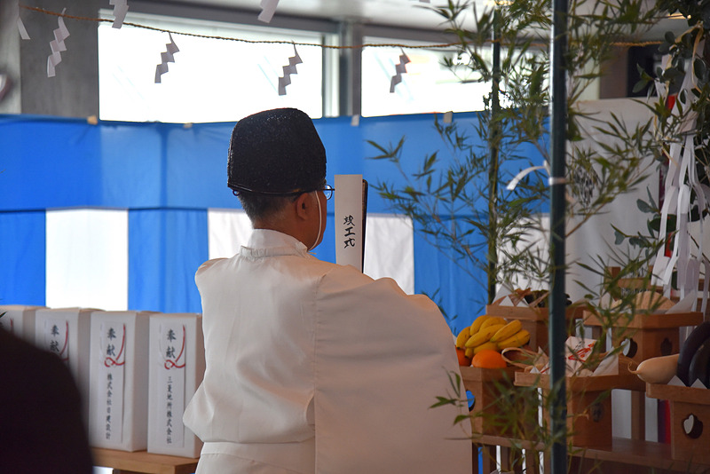 3月16日に竣工式が行なわれ関係者らが出席