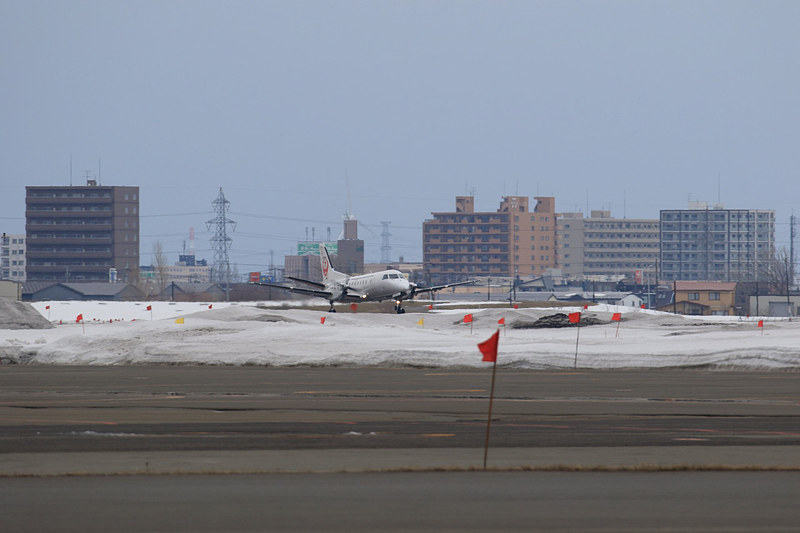 35名＋幼児2名を乗せ、釧路空港から12時25分にテイクオフしたJL2862便は、丘珠空港に13時01分にランディング