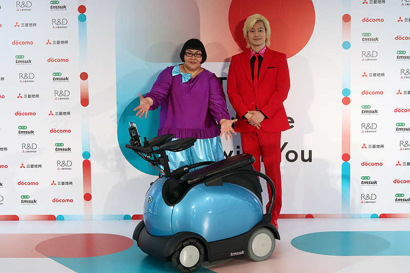 NTTドコモと三菱地所、三菱地所設計、テムザックが1人乗りスマートモビリティを使った公道実証実験を行なう