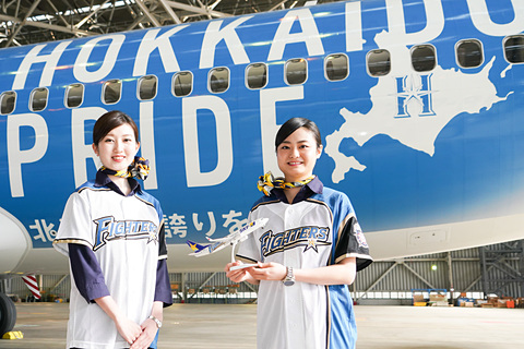 スカイマーク、北海道日ハムコラボ機「ファイターズジェット」を