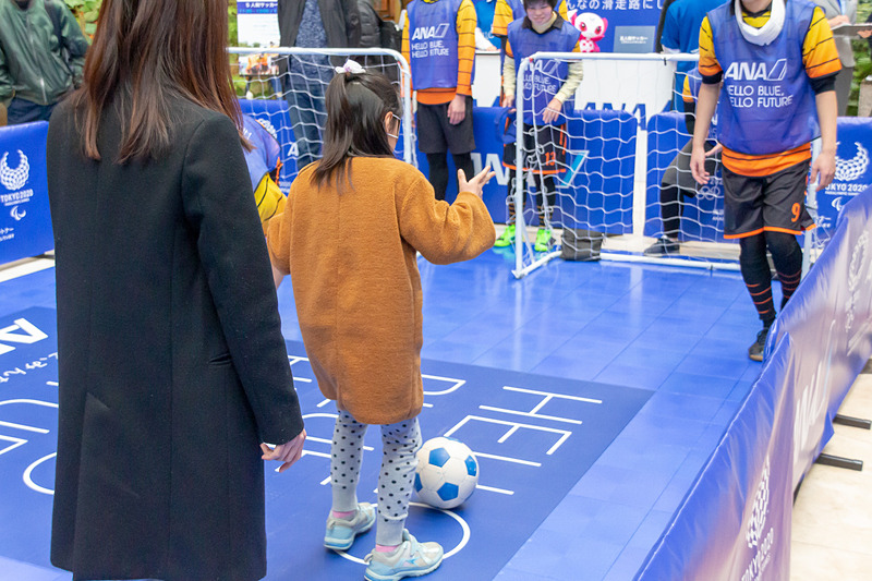 イベント会場では一般参加者もプレイの感触や作品の出来に一喜一憂しながら楽しんでいた