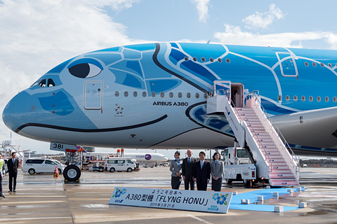 ANAのエアバス A380型機「FLYING HONU」1号機の日本到着を写真で紹介