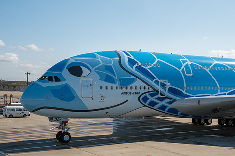 ANAのエアバス A380型機「FLYING HONU」1号機の日本到着を写真で紹介