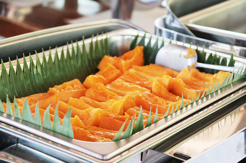 ステーション1に戻り着替えたあとに、ビュッフェ形式のランチ