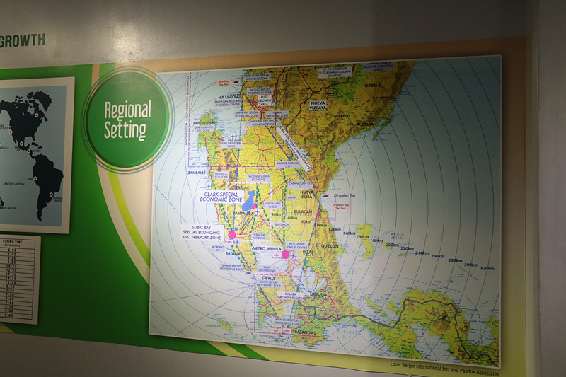 クラークミュージアム内の展示。人々の生活や事件など、時間軸で並べられた展示なので分かりやすい。つい日本人に関係ある展示に見入ってしまうが、ピナツボ火山の大噴火や特別経済区になってTexas Instrumentsなどの世界的にメジャーな企業が進出してきていることについても学べる