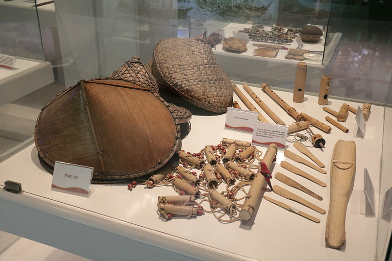 クラークミュージアム内の展示。人々の生活や事件など、時間軸で並べられた展示なので分かりやすい。つい日本人に関係ある展示に見入ってしまうが、ピナツボ火山の大噴火や特別経済区になってTexas Instrumentsなどの世界的にメジャーな企業が進出してきていることについても学べる