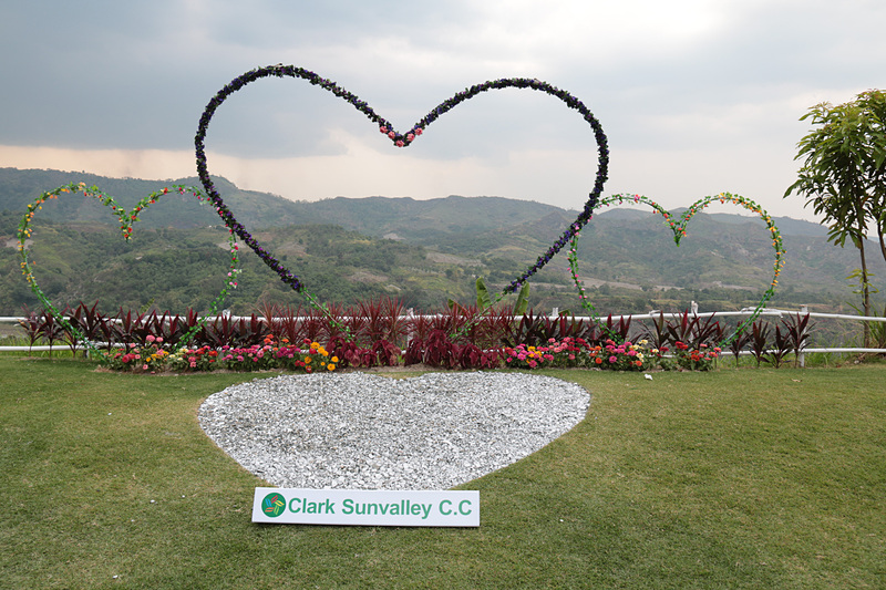 美しいゴルフ場はすでに海外からの訪問者に人気コース。サンバレーは熊本県にも2つのコースを保有しているので名前を聞いたことがある方も多いだろう。ホテル、学校、カジノなどが現在建設中であり、今後さらに多くの経済価値を持つ街ができあがることは間違いない