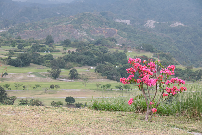 美しいゴルフ場はすでに海外からの訪問者に人気コース。サンバレーは熊本県にも2つのコースを保有しているので名前を聞いたことがある方も多いだろう。ホテル、学校、カジノなどが現在建設中であり、今後さらに多くの経済価値を持つ街ができあがることは間違いない