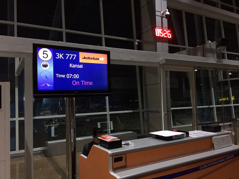 早朝のクラーク国際空港 国際線出発ロビー