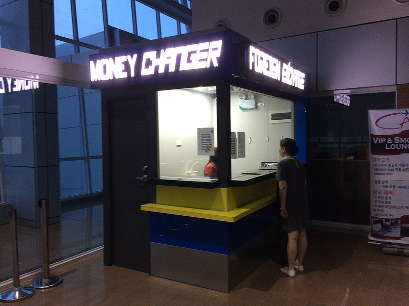 早朝のクラーク国際空港 国際線出発ロビー