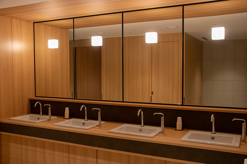 ダイヤモンド・プレミアラウンジとサクララウンジのトイレの仕様はほぼ同じ