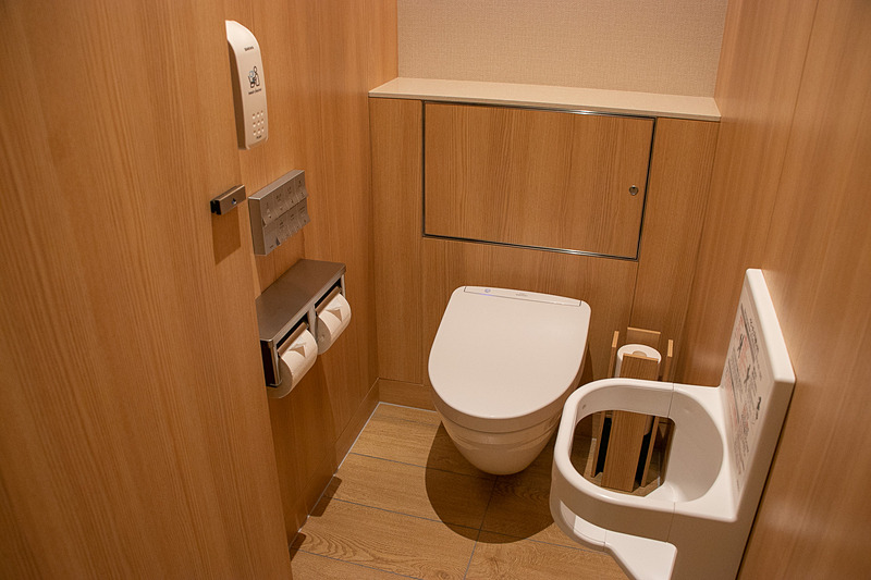 ダイヤモンド・プレミアラウンジとサクララウンジのトイレの仕様はほぼ同じ