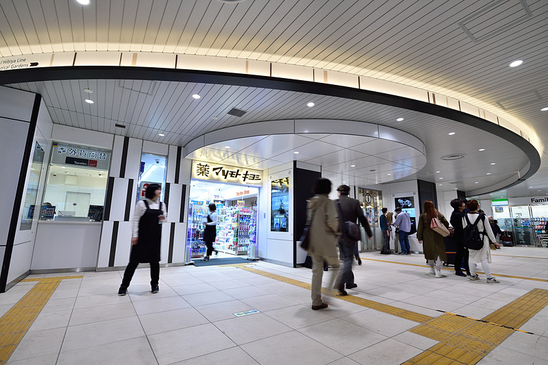 コンビニエンスストアや焼きたてのパン屋さんにドラッグストアなど旅行前にあるとうれしいがぎゅっと詰まっています