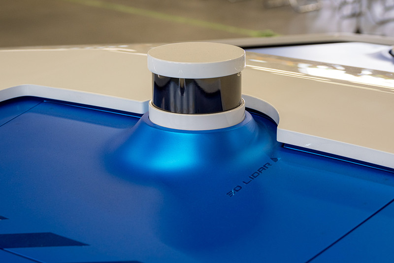 同じく上部にLiDAR