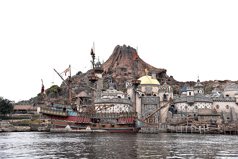 東京ディズニーシーで世界旅行 ご当地グルメと名所観光で過ごすホリデー 美しい港町と話題のレビューショー鑑賞 そして秘境へ トラベル Watch 東京ディズニーシーで世界旅行 ご当地グルメと名所観光で過ごすホリデー 美しい港町と話題のレビューショー鑑賞 そして秘境へ トラベル Watch