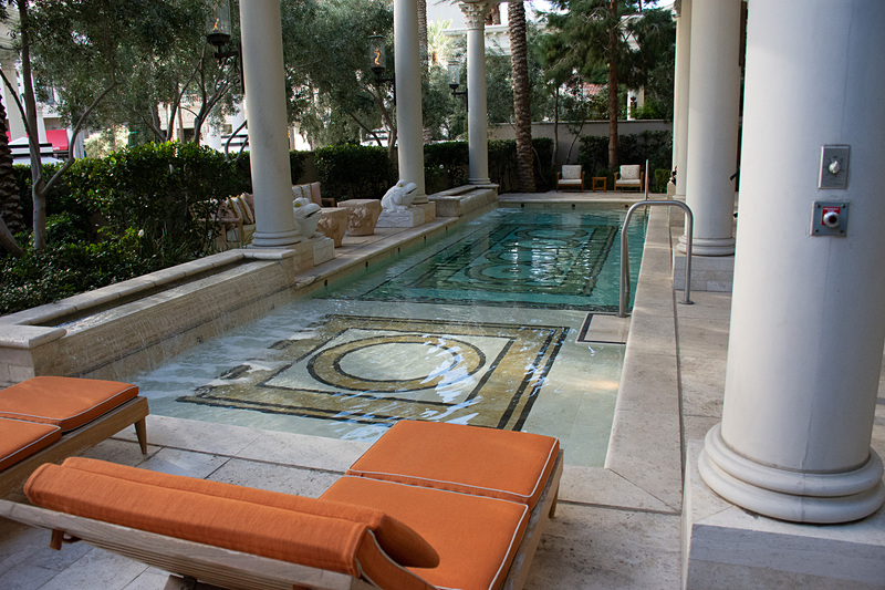 ヴィラの外にはプライベートプールがあった