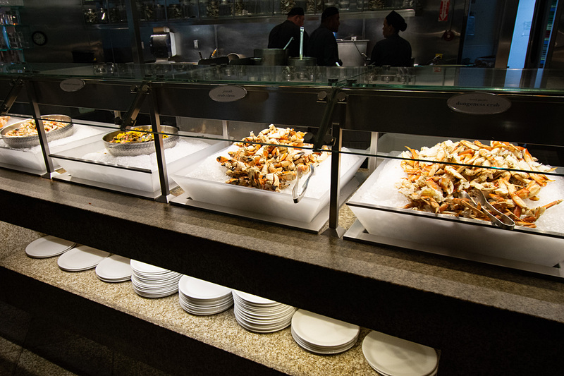 蟹の手。蟹の足はディナーで散々食べた