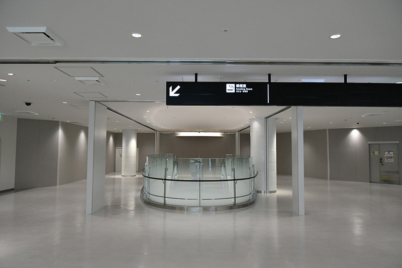 3階の南側スペース。まだひっそりとしている