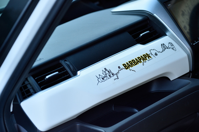 バーバパパコレクションのアイテム。こちらはインテリア用でインテリアステッカーにアイボリー色のインテリアパネルなど用意。