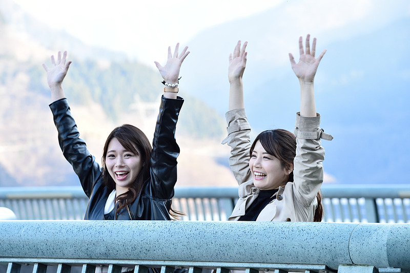 ダムの高いところでもう一度必勝祈願。これで完璧である