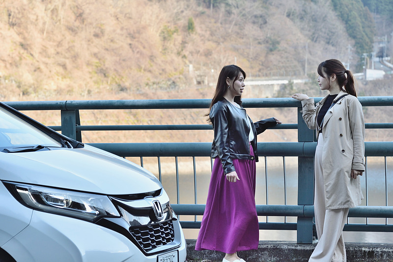 この日の2人はたっぷりと話をしていた。レースクイーン同士が仲よしっていうのはいいなぁ、とオジさんの取材担当者は思うのであった