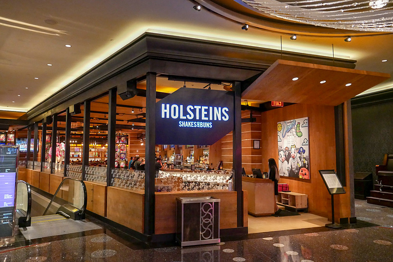 「The Cosmopolitan Las Vegas」のなかにある人気のグルメバーガーレストラン、「Holsteins」