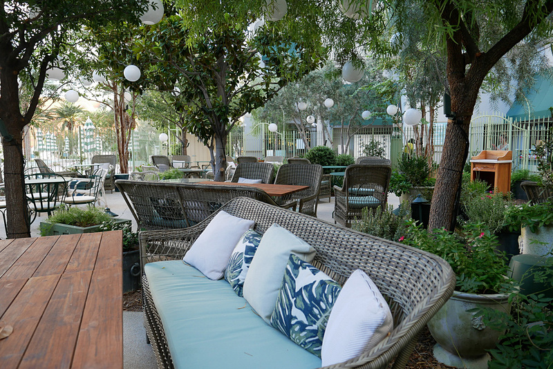 Primroseイチオシが、中庭にあるテラス席です。静かで緑も多いので、特に朝食やブランチを楽しむには最適です