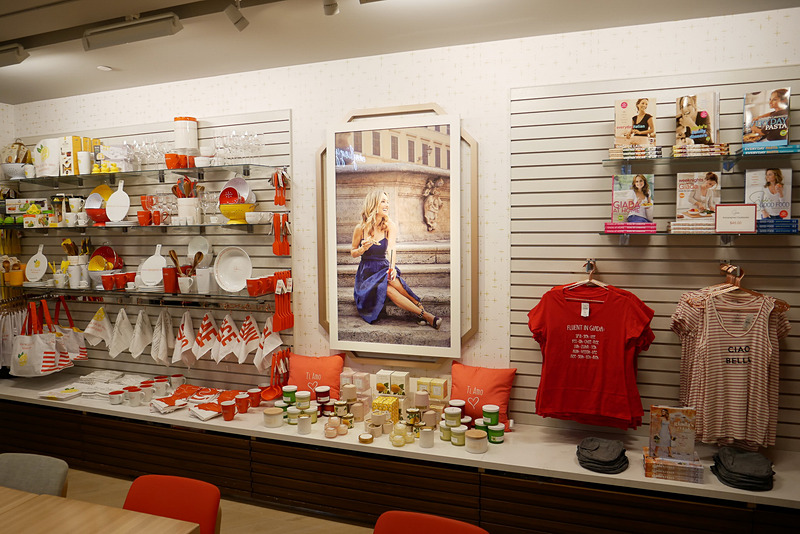 店内の一角には、Giadaさんのレシピ本やグッズも多数置かれています