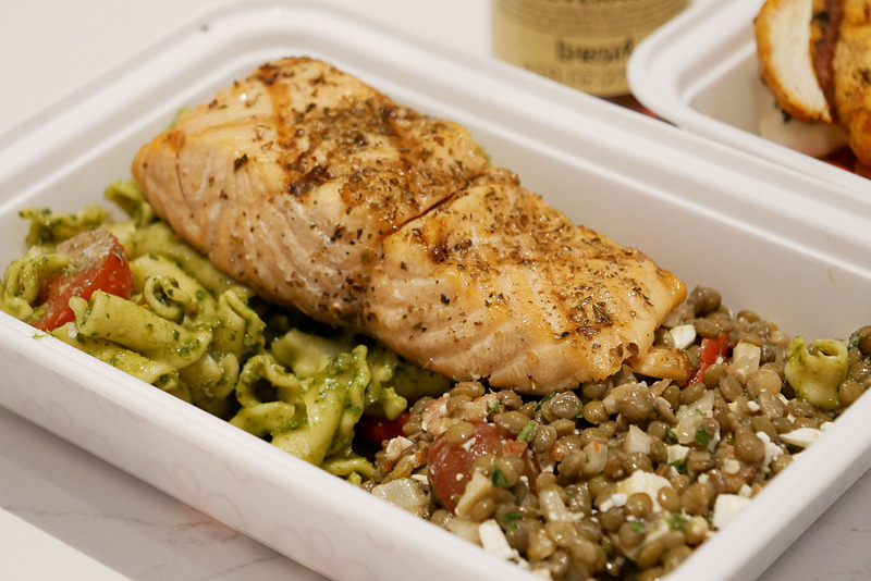 サーモンのグリルは、ちょうどよい塩加減ですし、パサつきもなく味わい深い美味しさです。また、パスタサラダも絶妙のゆで加減で、アメリカのイタリアンとは思えないほどの美味しさでした