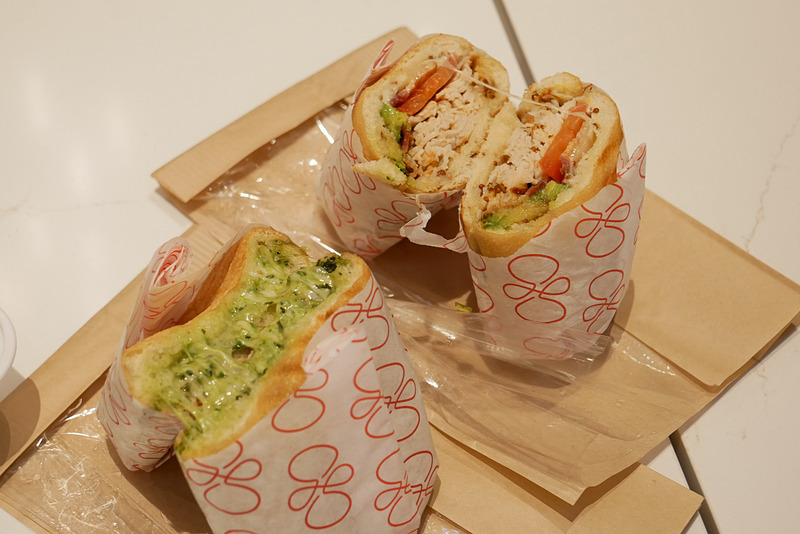 こちらはパニーニ。温めてくれるので、中のチーズもとろっと溶けて、こちらも本格的な美味しさです