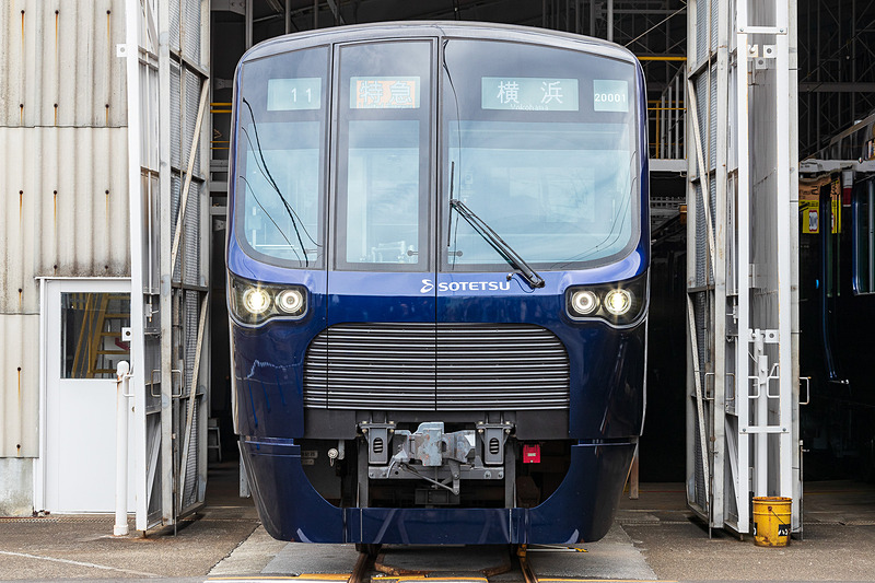 12000系（写真左）と20000系（写真右）