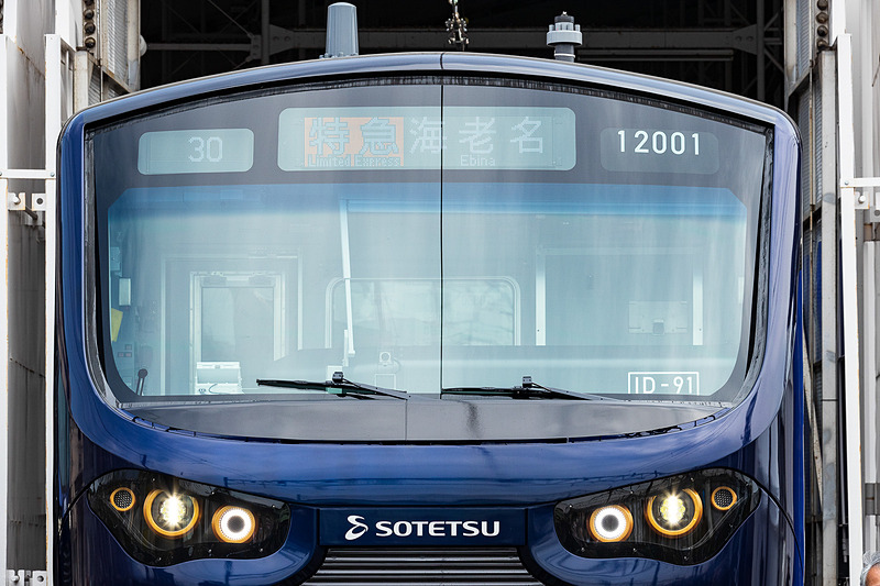 12000系（写真左）と20000系（写真右）