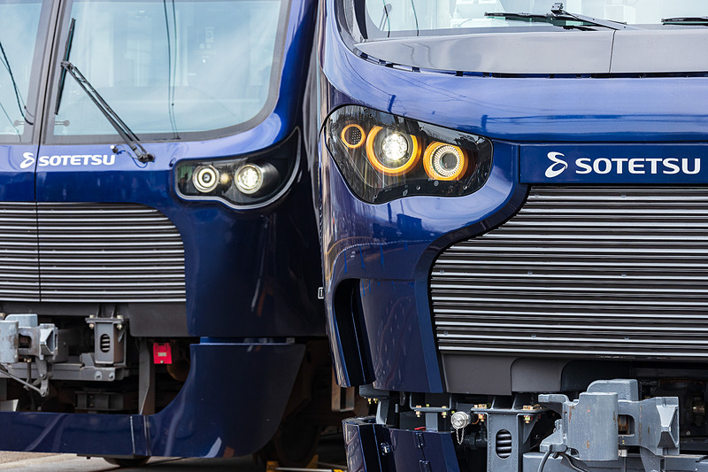 12000系（写真左）と20000系（写真右）